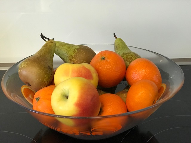 Gesunde Ernährung: eine Schale Obst